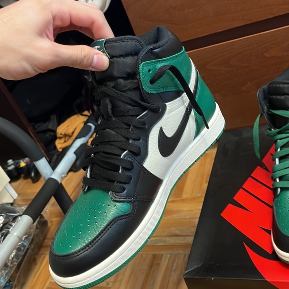 Air Jordan 1 Retro - Pine Green - Picture 5 of 6